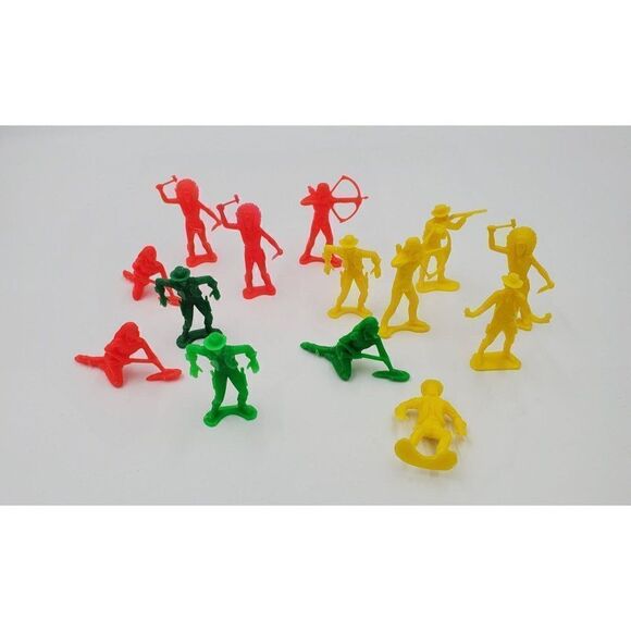 Vintage Cowboys & Indians Action Figures Plastic Yellow Green Orange 14 Pieces - Picture 1 of 4